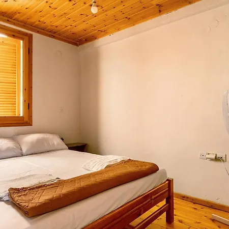 Platanos Apartment